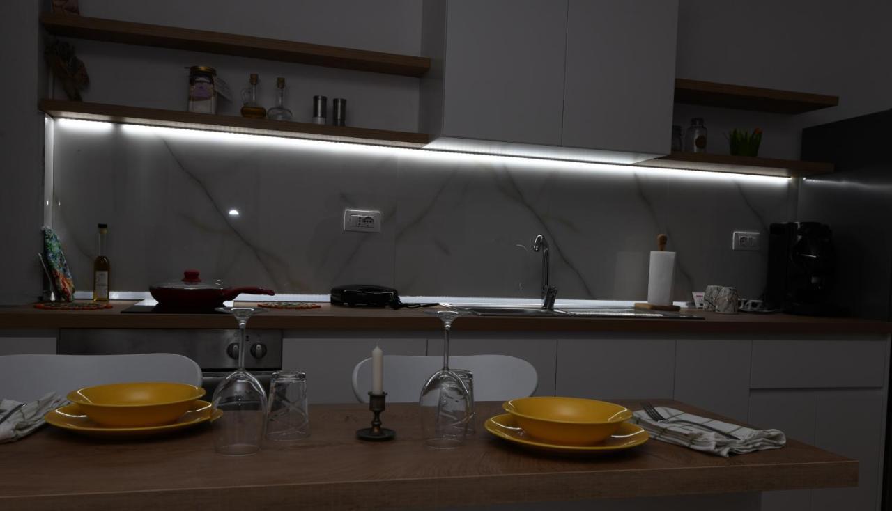 Rondine Studio Apartment Tiranë Luaran gambar