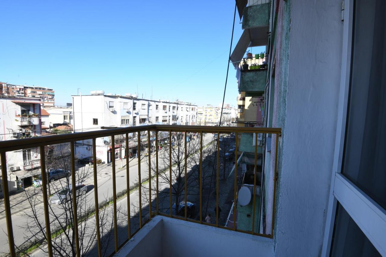 Rondine Studio Apartment Tiranë Luaran gambar