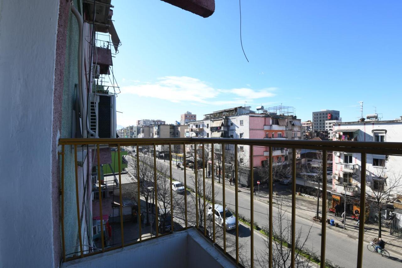 Rondine Studio Apartment Tiranë Luaran gambar