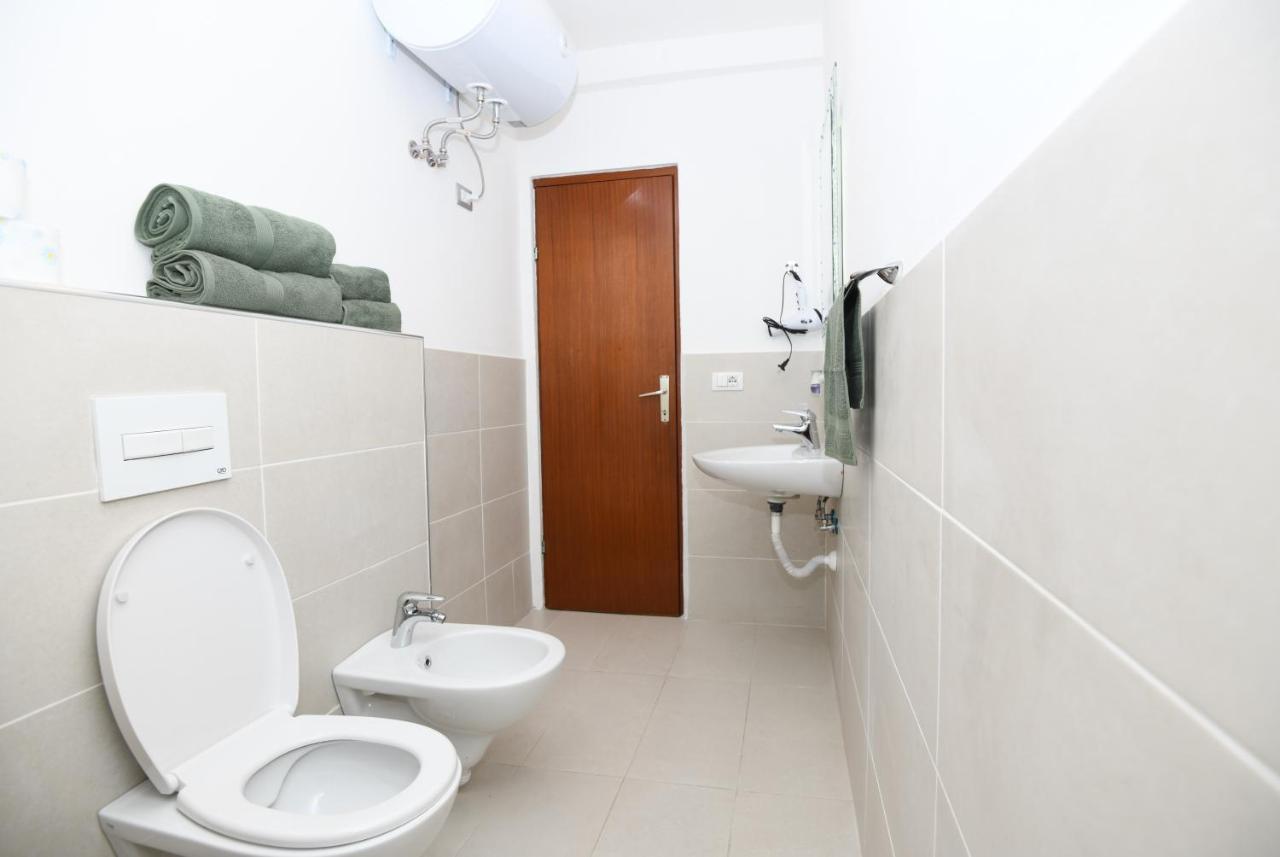 Rondine Studio Apartment Tiranë Luaran gambar