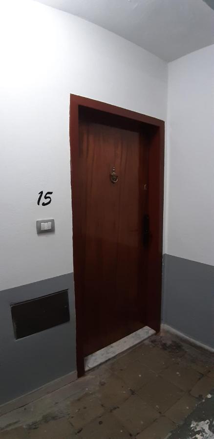 Rondine Studio Apartment Tiranë Luaran gambar