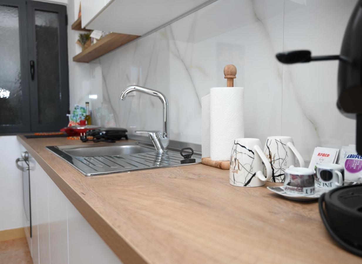 Rondine Studio Apartment Tiranë Luaran gambar
