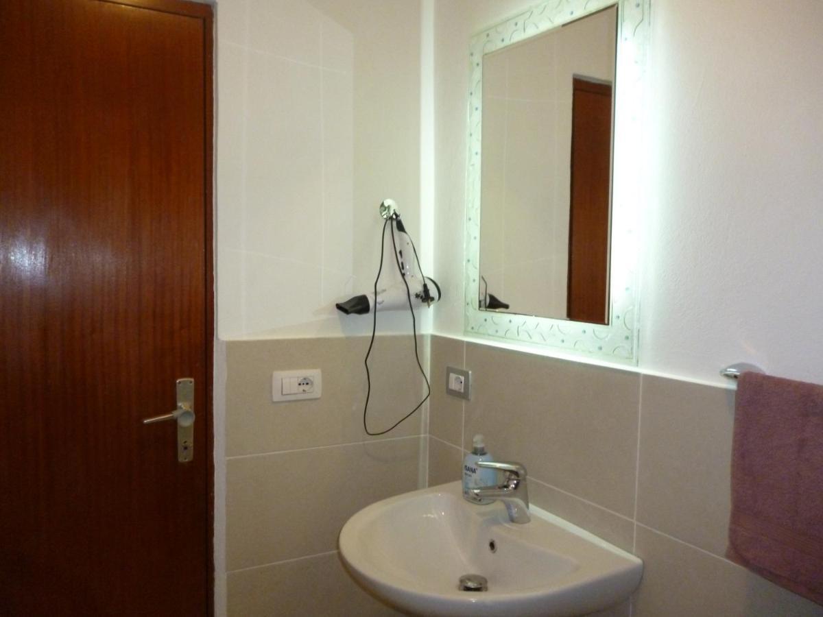 Rondine Studio Apartment Tiranë Luaran gambar